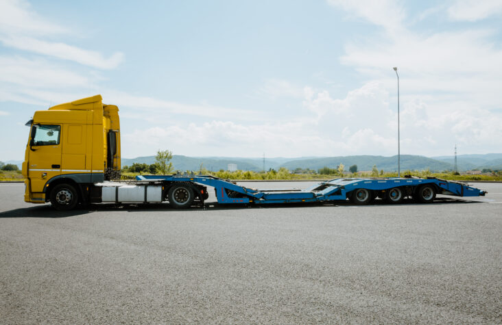 Tractări Camioane – Servicii Profesionale Non-Stop, cu Rolla Urgent Invest